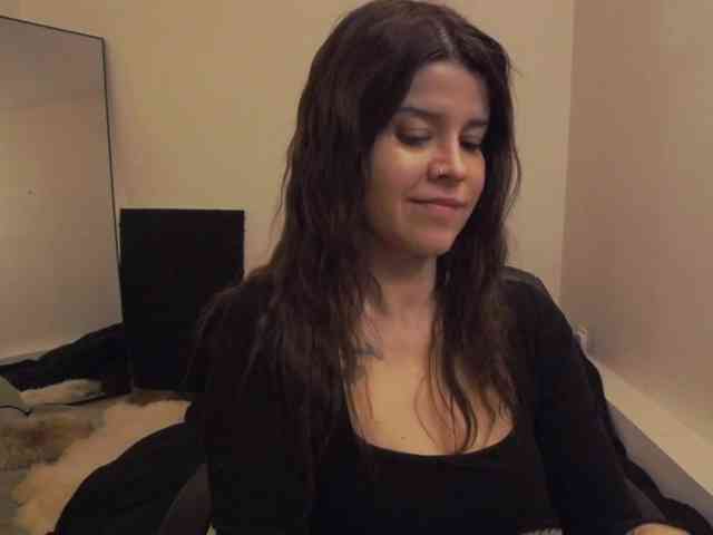 AryaJoliee