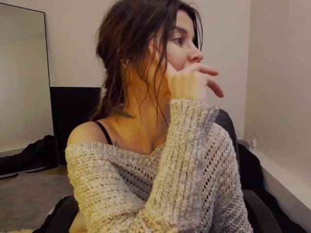 AryaJoliee