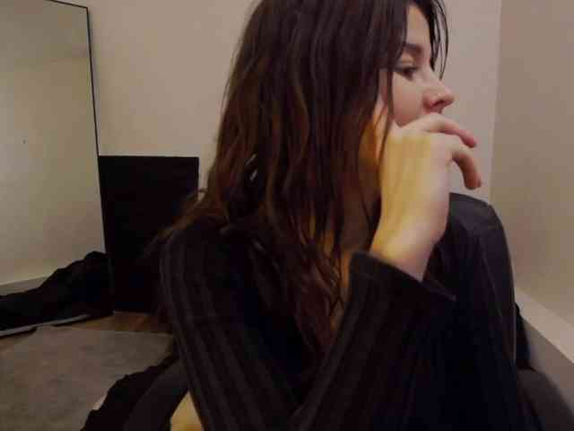 AryaJoliee