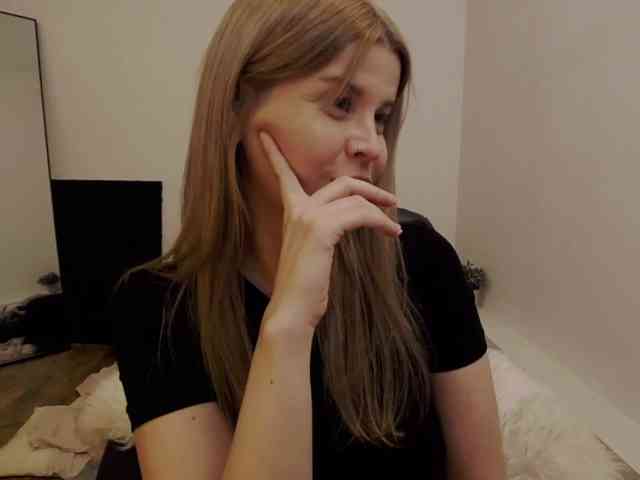AryaNoiree webcam