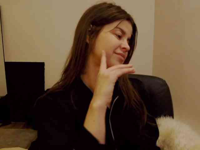 AryaJoliee