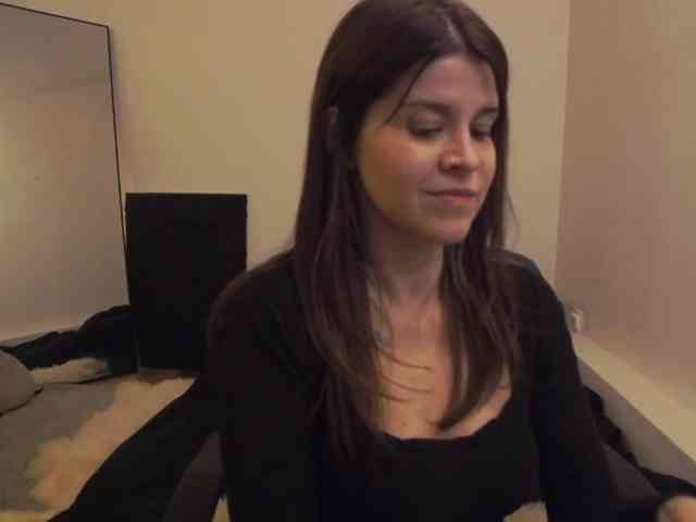 AryaJoliee