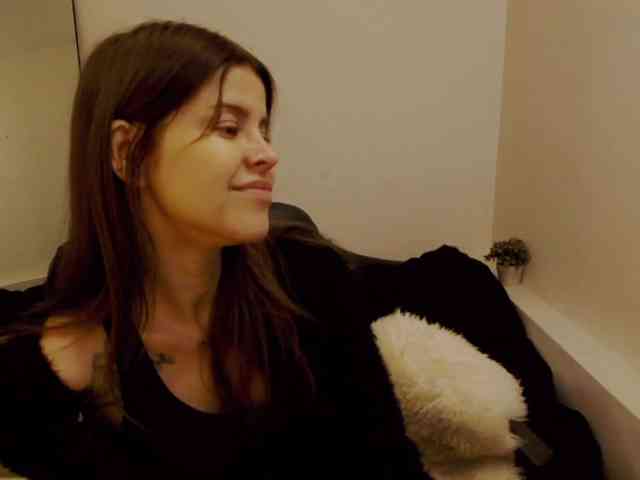 AryaJoliee