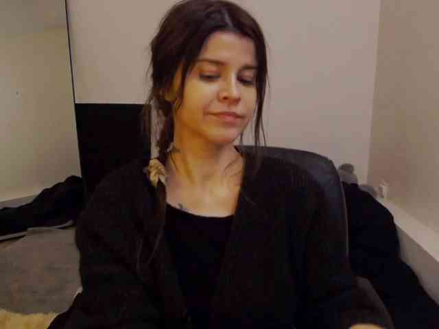 AryaJoliee