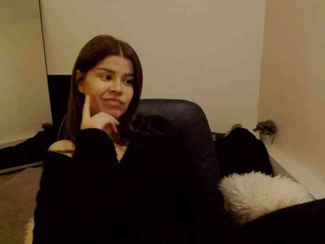 AryaJoliee