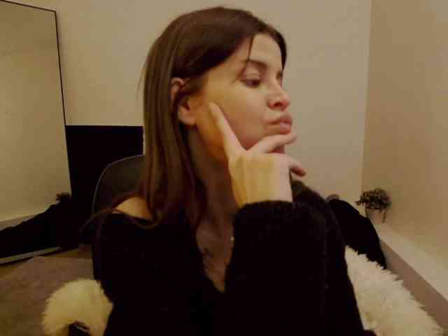 AryaJoliee