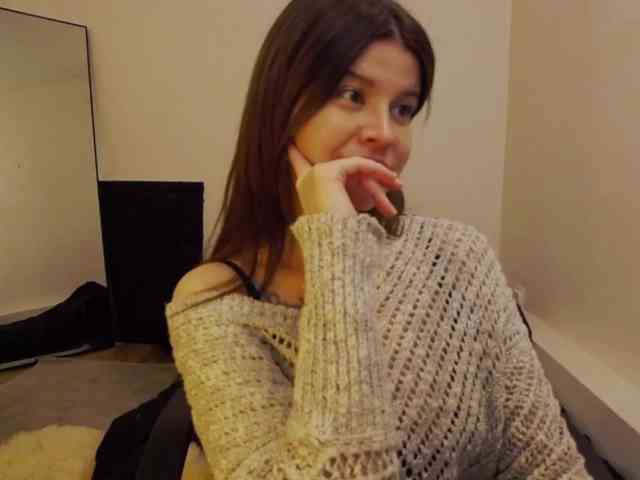 AryaJoliee