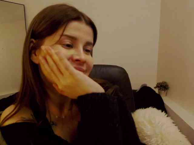 AryaJoliee