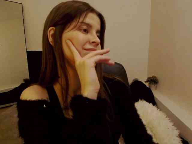 AryaJoliee
