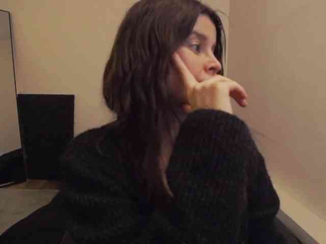 AryaJoliee