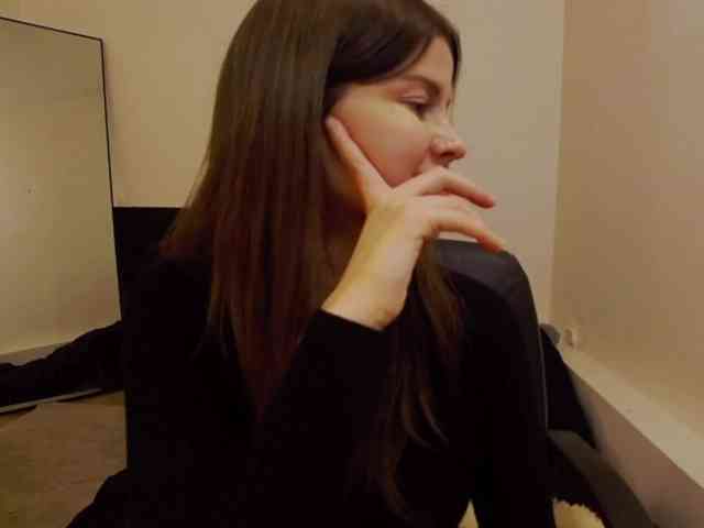 AryaJoliee