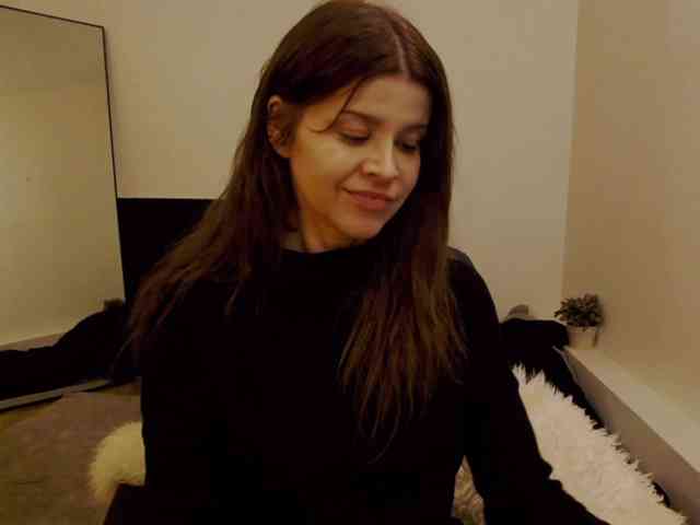 AryaNoiree webcam