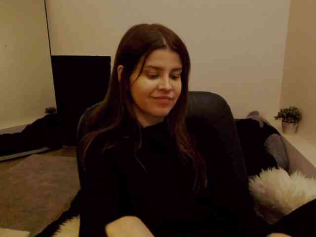 AryaJoliee