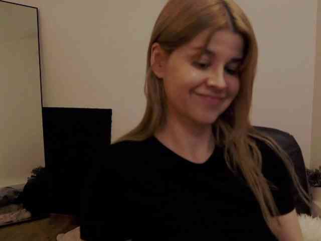 AryaNoiree webcam