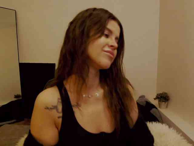AryaJoliee