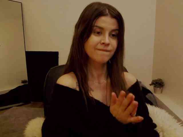 AryaJoliee