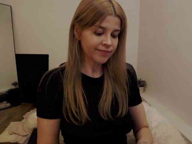 AryaNoiree webcam
