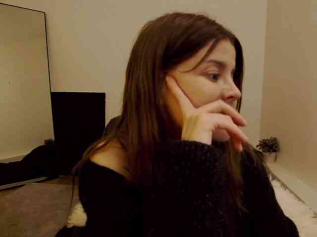 AryaNoiree webcam