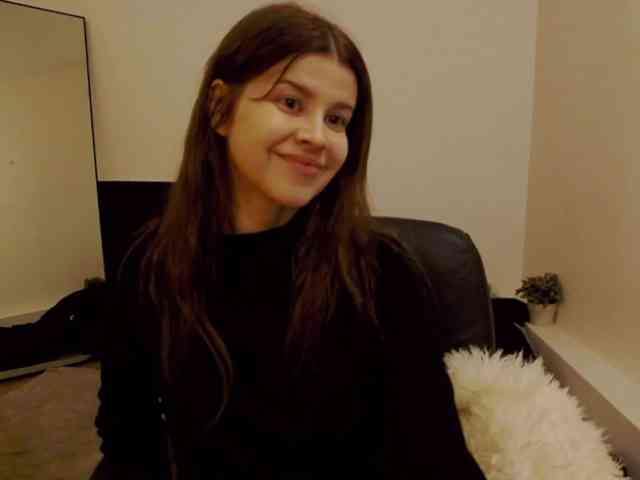 AryaNoiree webcam