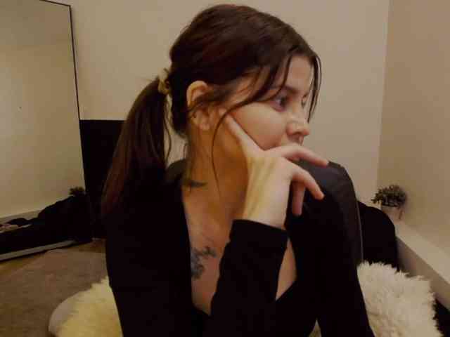 AryaJoliee