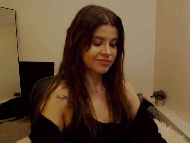 AryaJoliee