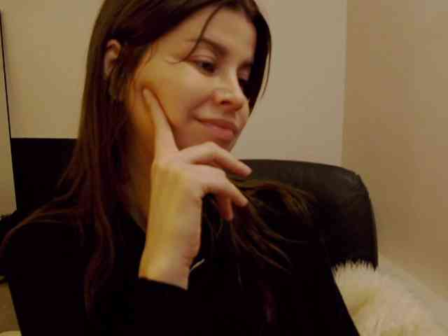 AryaJoliee