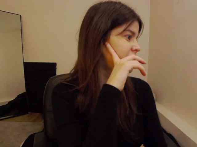 AryaJoliee