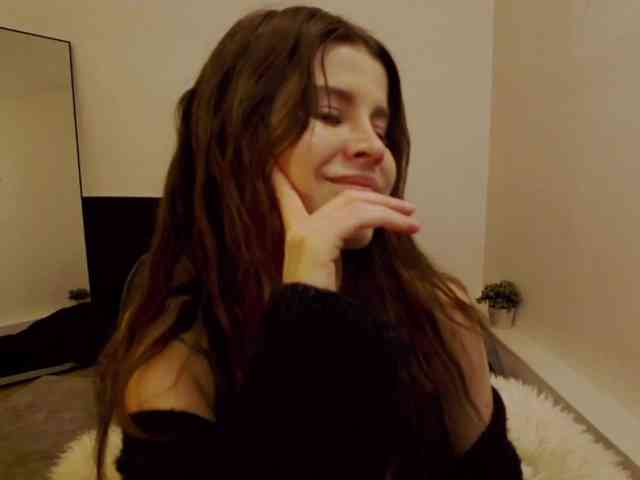 AryaJoliee