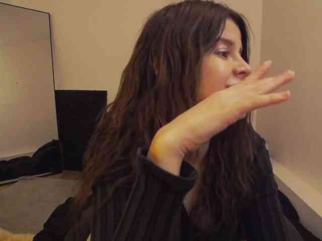 AryaJoliee
