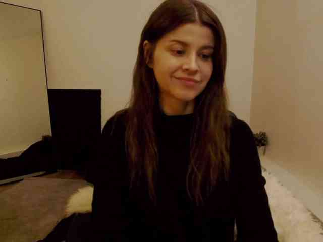 AryaJoliee