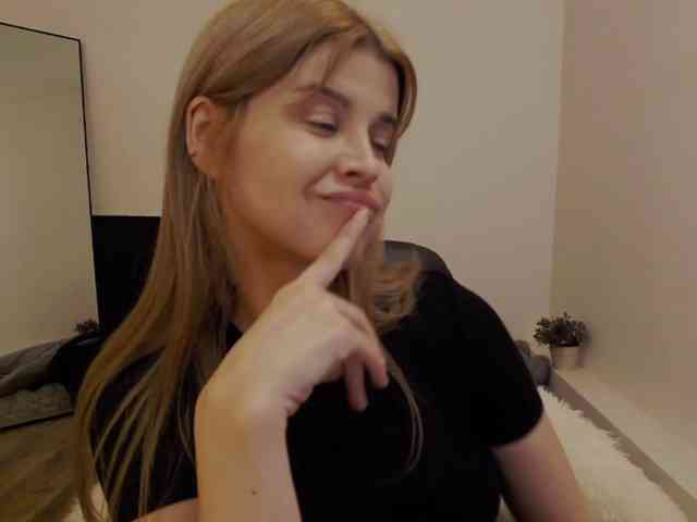 AryaNoiree webcam