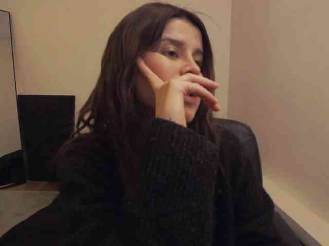 AryaJoliee