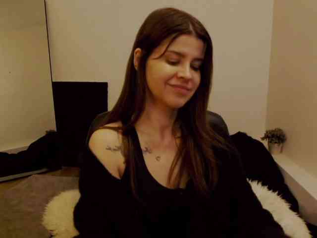 AryaJoliee