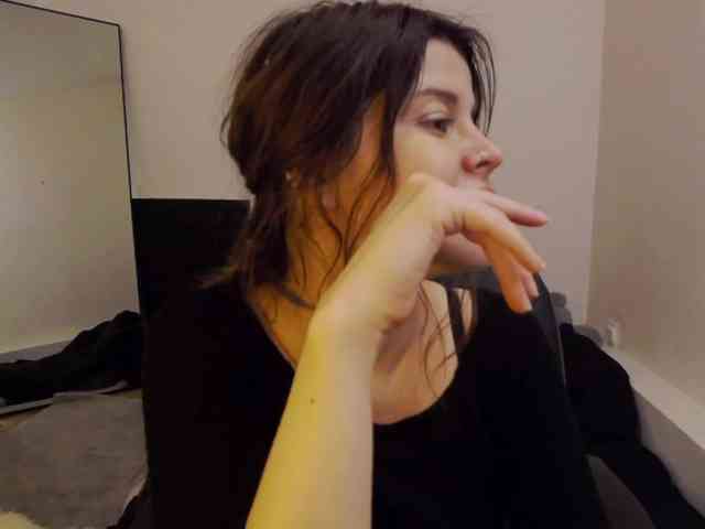AryaJoliee