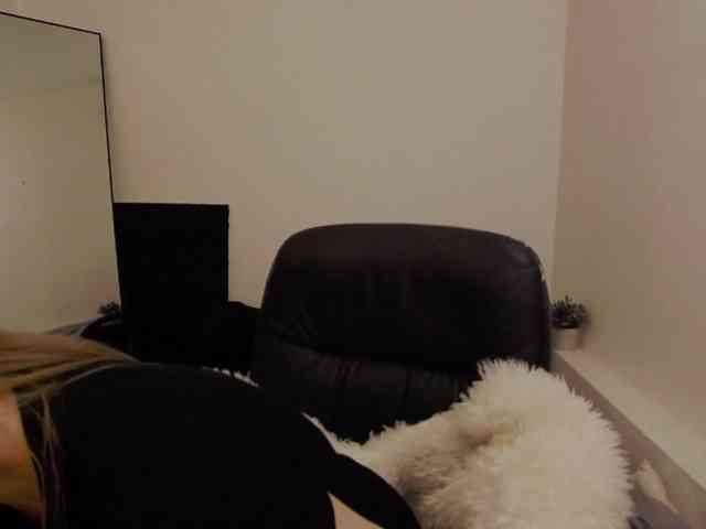 AryaNoiree webcam