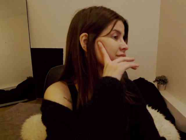 AryaJoliee