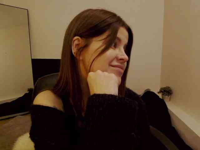 AryaJoliee