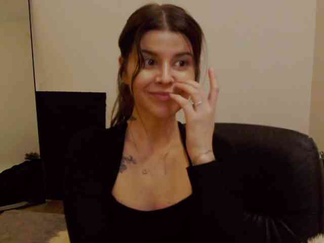 AryaJoliee webcam