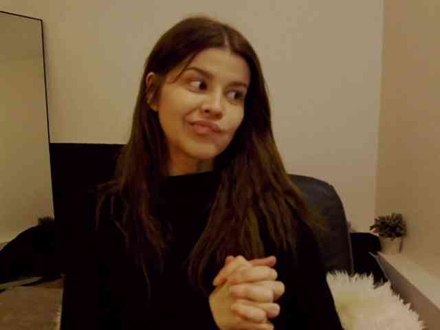 AryaNoiree webcam