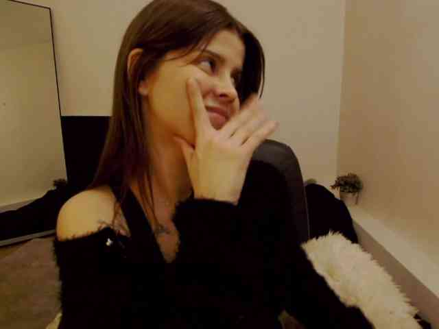 AryaJoliee