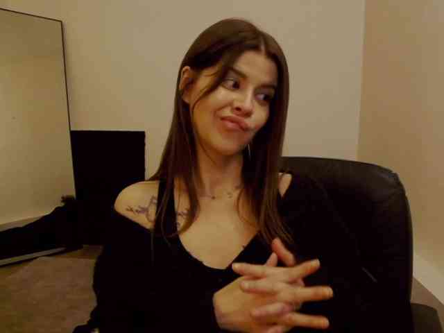 AryaJoliee