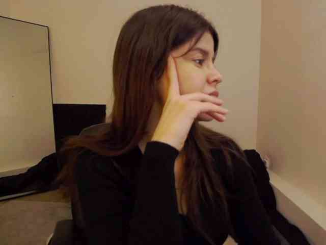 AryaJoliee