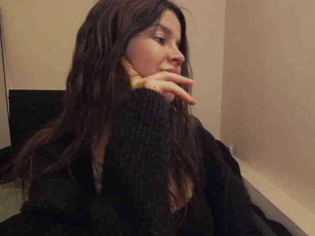 AryaJoliee