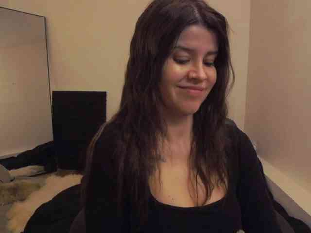 AryaJoliee