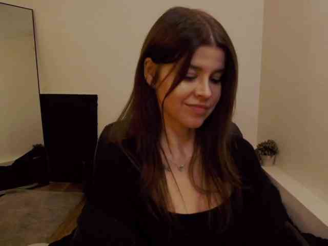 AryaJoliee