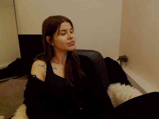 AryaJoliee