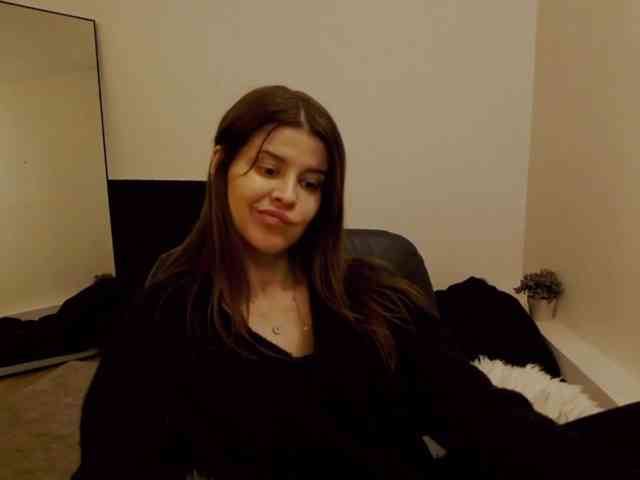 AryaJoliee
