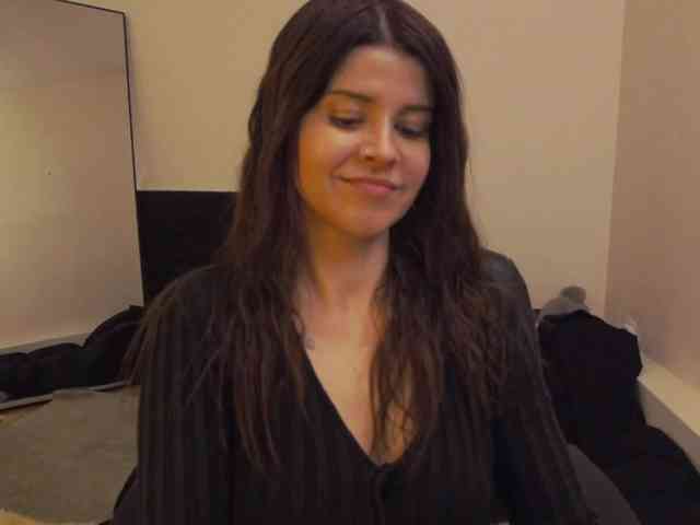 AryaJoliee