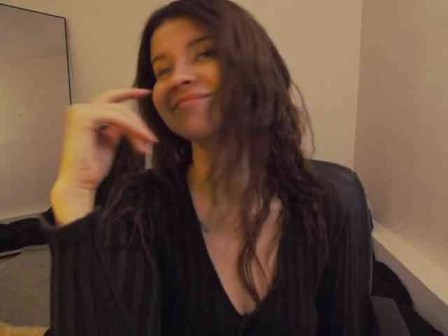 AryaJoliee