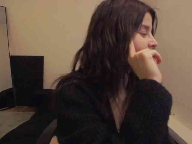 AryaJoliee